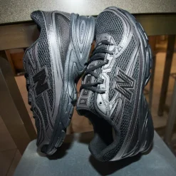 New Balance 740 Athletic Shoe - Black / Black