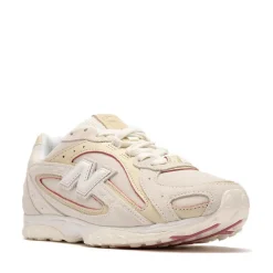 New Balance 204L Athletic Shoe - Sea Salt / Bone