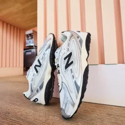 New Balance 204L Athletic Shoe - Silver Metallic / Black