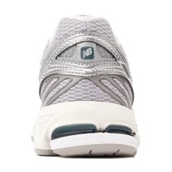 New Balance 860v2 Athletic Shoe - Grey / Medusa Green