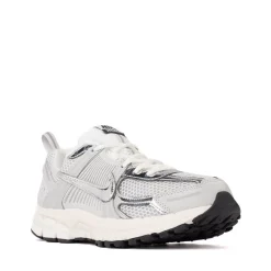 Nike Vomero 5 Athletic Shoe - Big Kid - Photon Dust / Gridiron / Sail / Chrome
