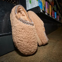Womens UGG® Tasman Maxi Curly Slipper - Chestnut